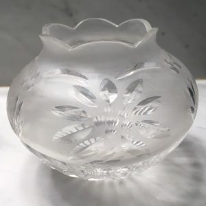 Crystal round bud vase